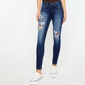 Kancan Mandy Mid Rise Super Skinny Jeans w/ Embroidered Flowers, Distressing NWT